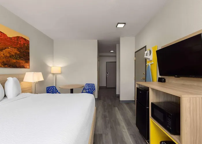Days Inn & Suites By Wyndham Tucson/Marana